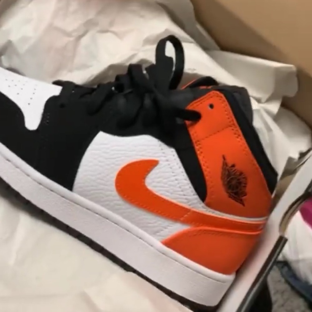 Jordan 1 Mids